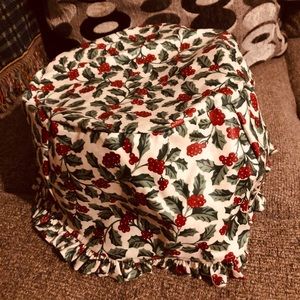 Longaberger Pinecone Basket liner in Holly pattern